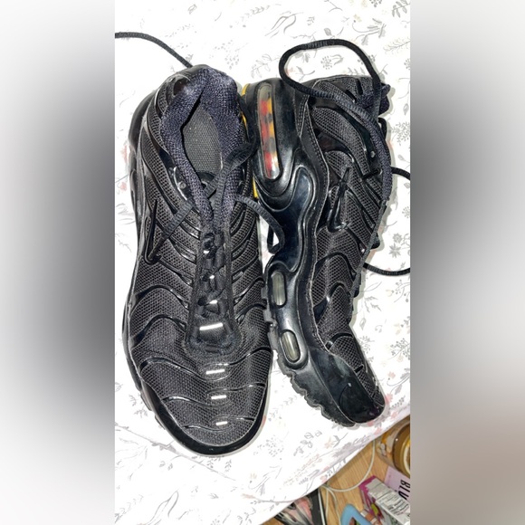 Women’s Black Athletic Shoes - Picture 2 of 2